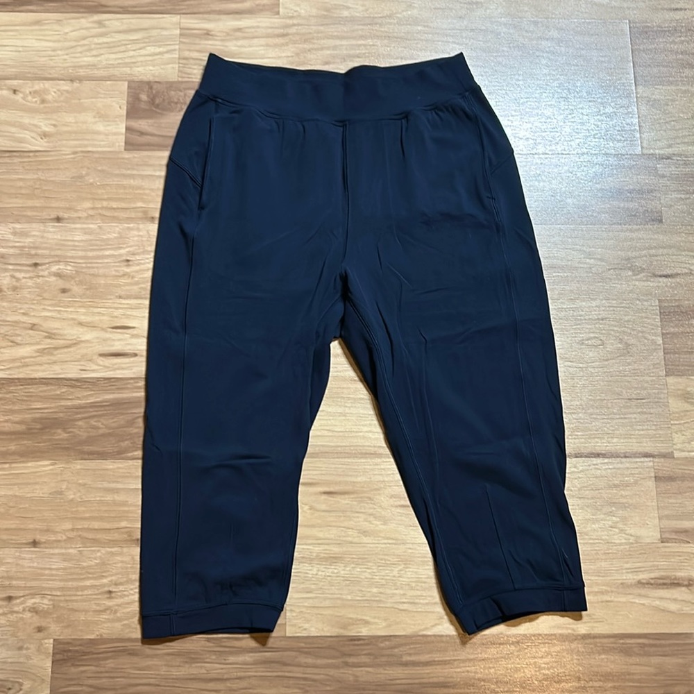Lululemon Capri joggers